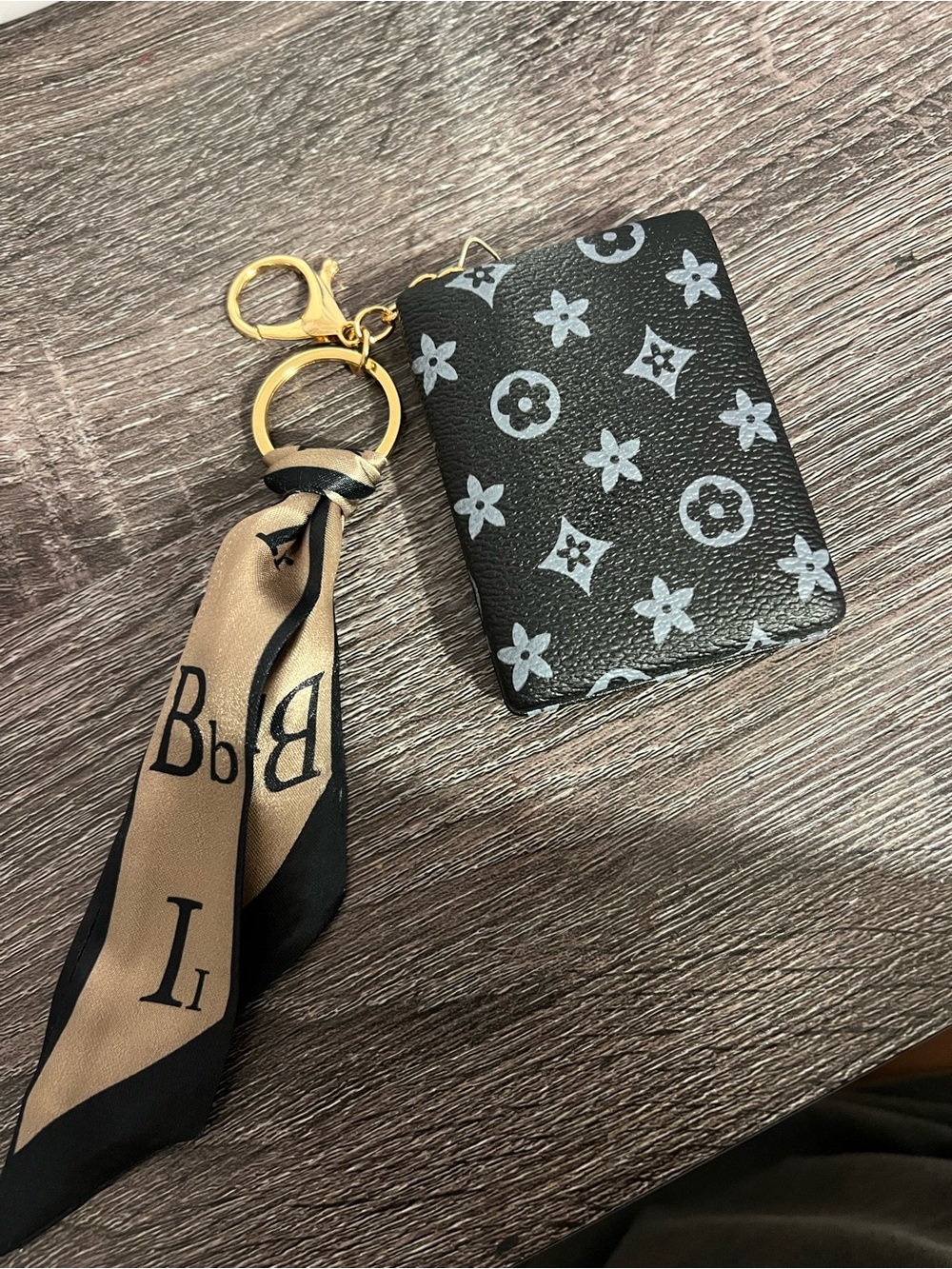 Compact Mirror Keychain - Picture 3 of 3